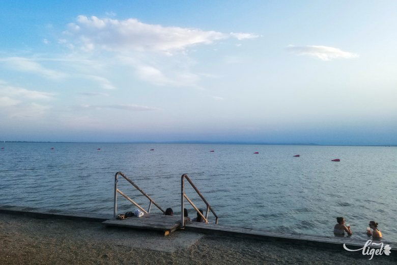 Kialakított strand Nezsiderben, borozni is lehet a szélén (s nemcsak) •  Fotó: Székely Máté
