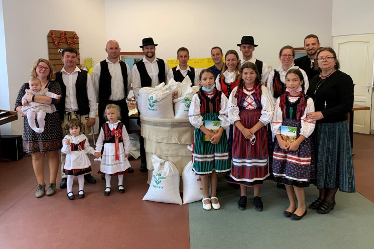 A szórványban lévőknek segítenek az adományozott búzával