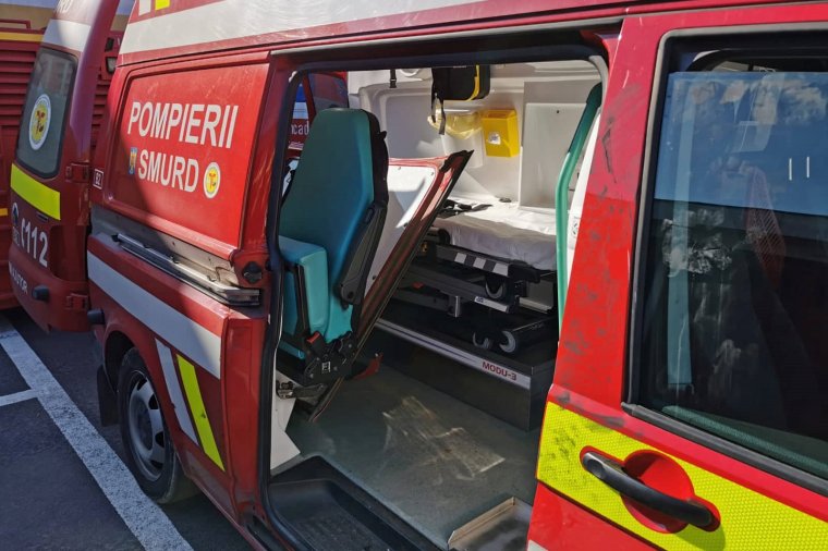 Bántalmazta a mentősöket, megrongálta a járművüket