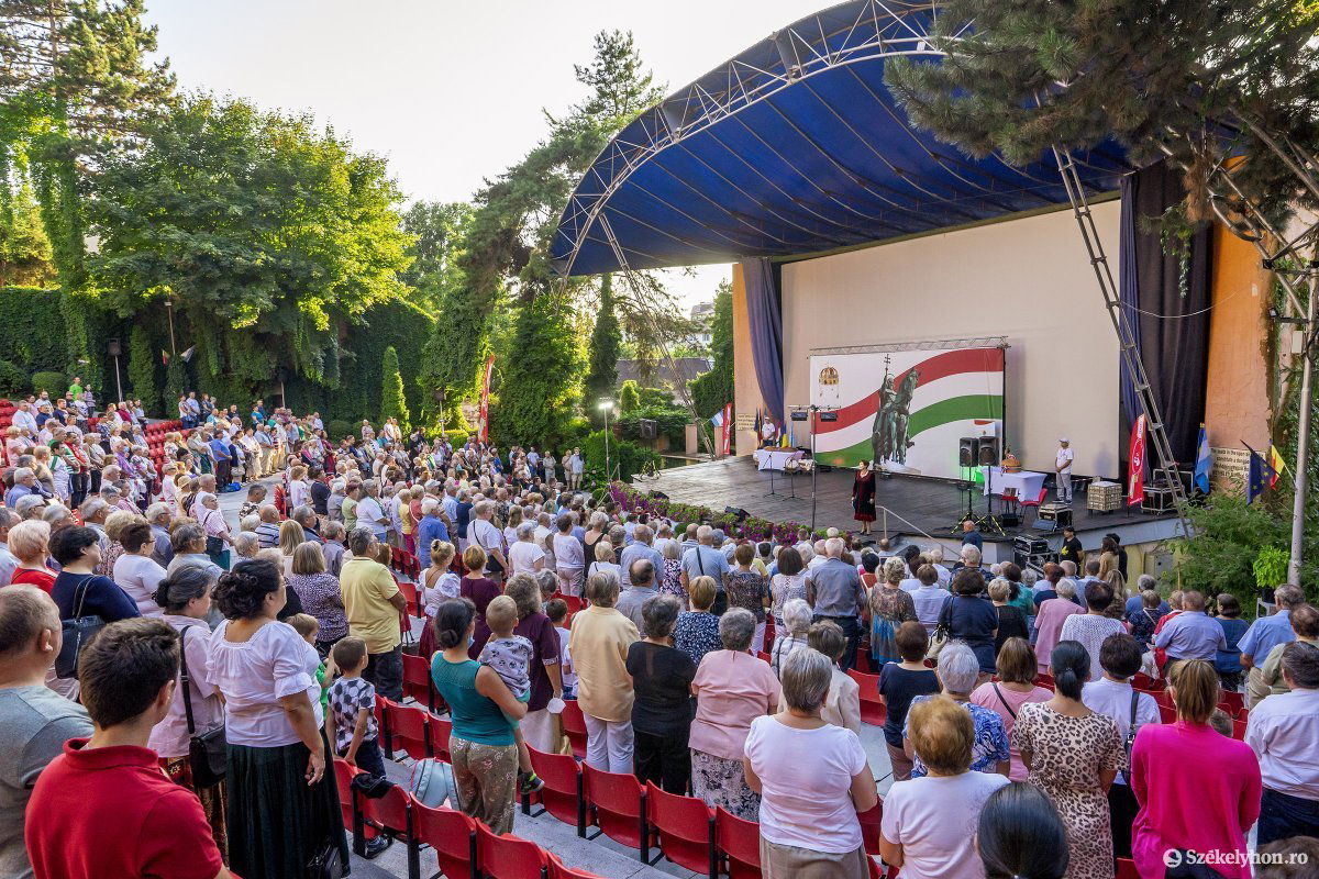 Közel ezren ünnepeltek együtt Marosvásárhelyen &bullet;  Fotó: Haáz Vince