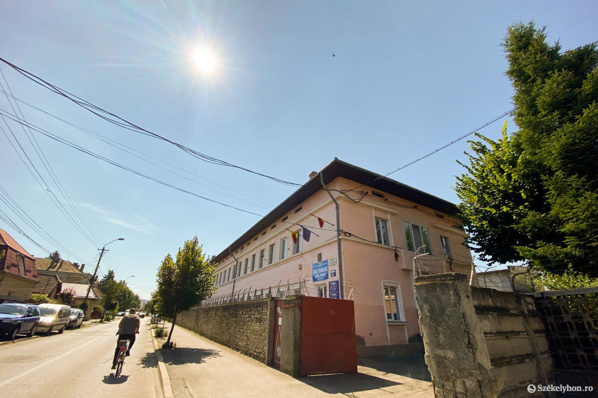 Az Aurel Perșu Szakiskola egy részét választanák le, és itt épülne meg az új bölcsőde a Fejlesztési Minisztérium által megkezdett bölcsődeépítési program részeként &bullet;  Fotó: Rab Zoltán