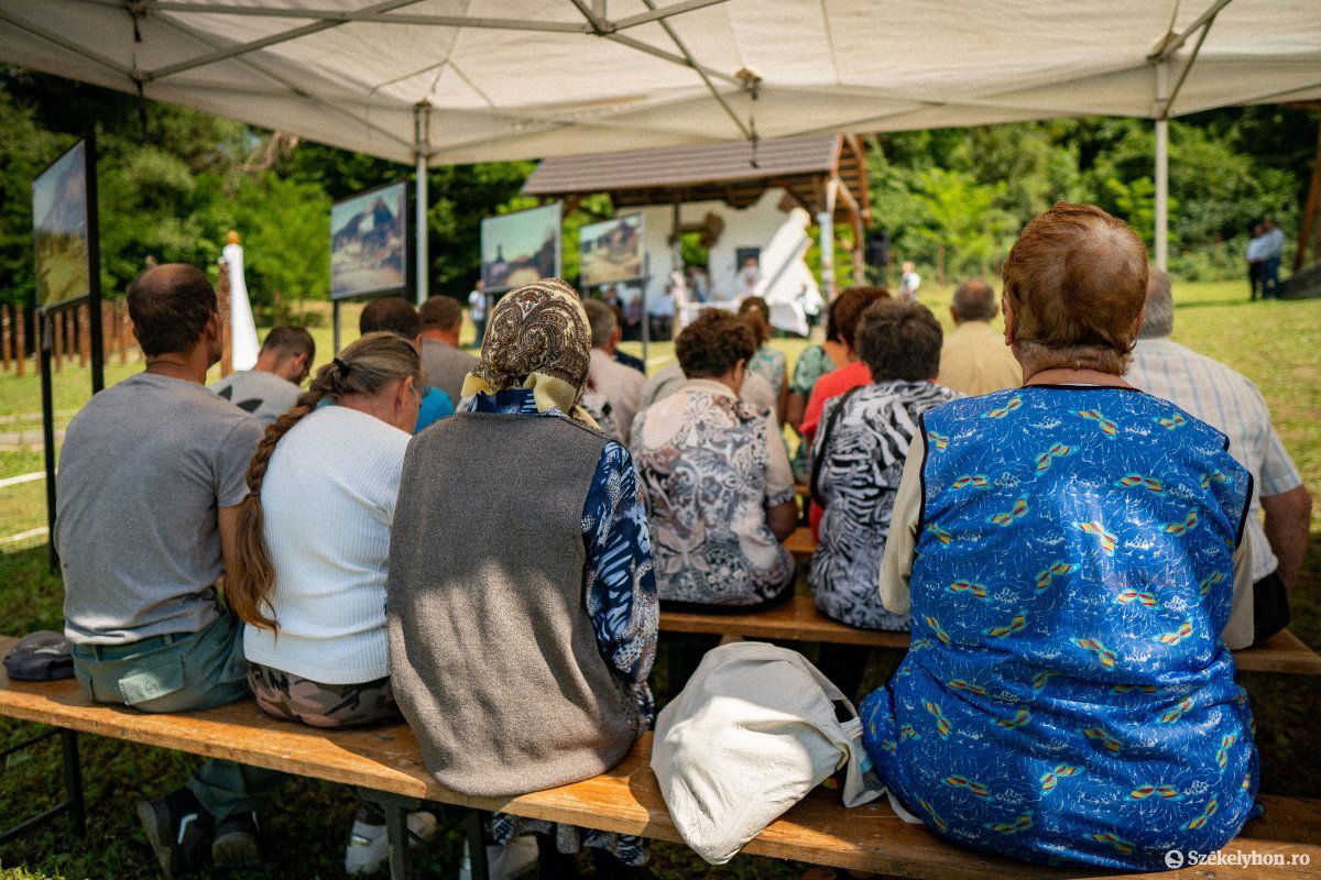 Kitelepíítettek, elszármazottak gyűltek össze •  Fotó: Rab Zoltán