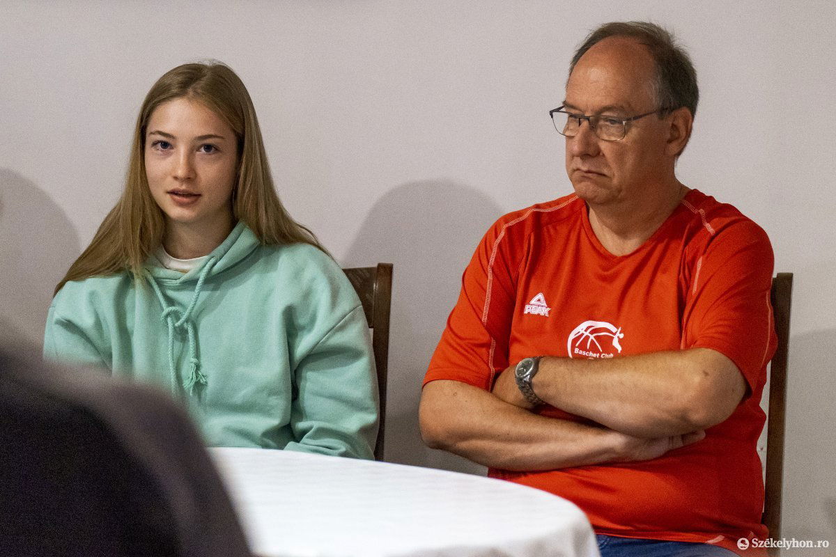 Kiss István klubelnök már régóta szerette volna, hogy Sólyom Sára Marosvásárhely játsszon, ez most sikerült •  Fotó: Haáz Vince
