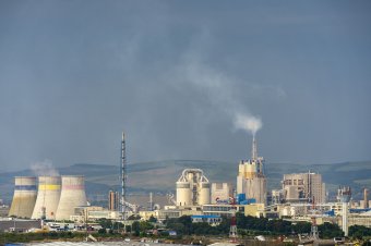 Beszólt Virgil Popescu az Azomureşnek, amiért csak részlegesen indította újra a termelést