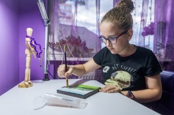 Tizenhat évesen már harmadik kiállítását nyitják meg Marosvásárhelyen