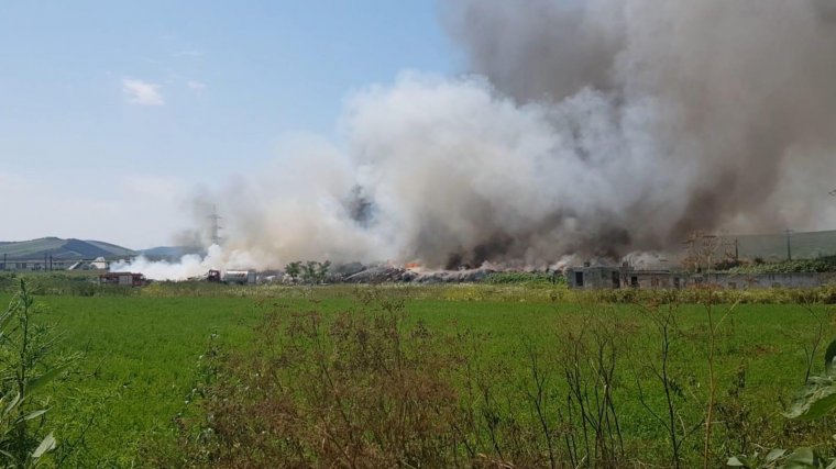 Füstfelhőben Marosludas egy része