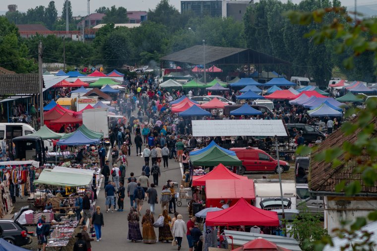 Kevesebb árus, sok kíváncsiskodó: újra benépesült az ócskapiac