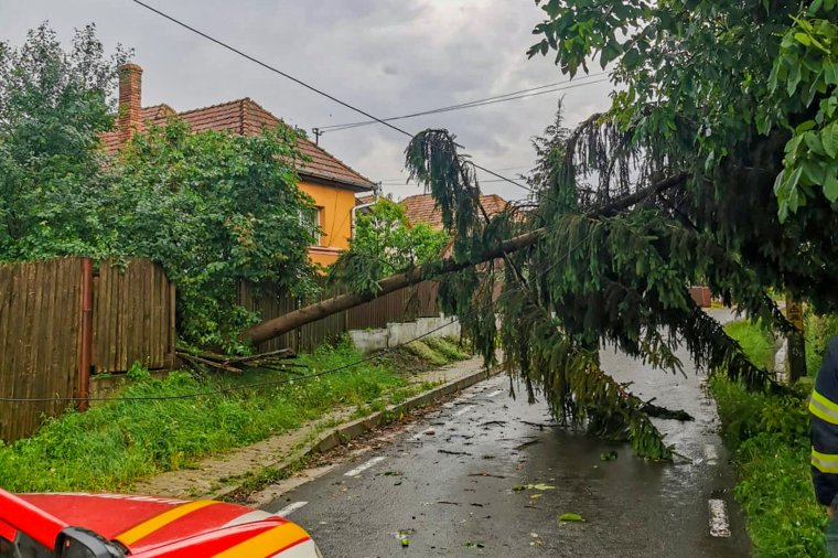 Újabb viharokra, áradásokra, jégesőre figyelmeztetnek a meteorológusok