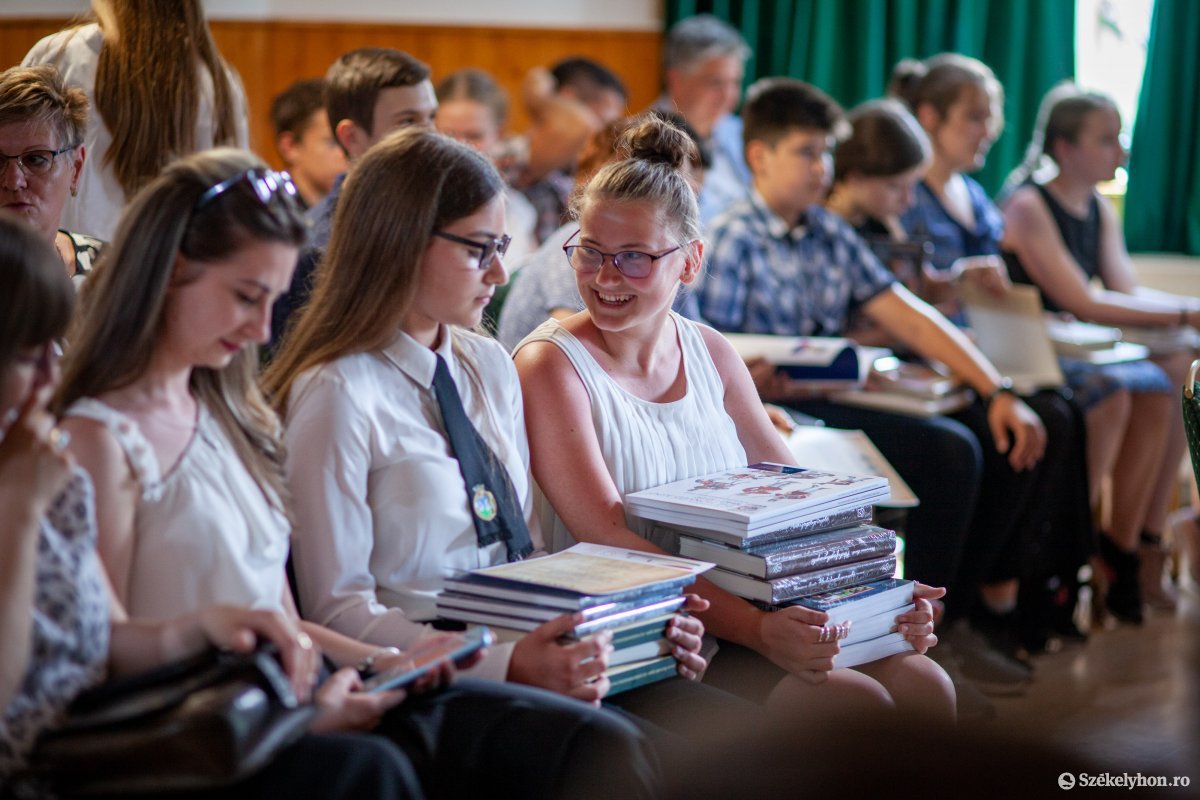 Valamennyi tanuló jól dolgozott a versenyen, nehezen döntött a zsűri •  Fotó: Rab Zoltán