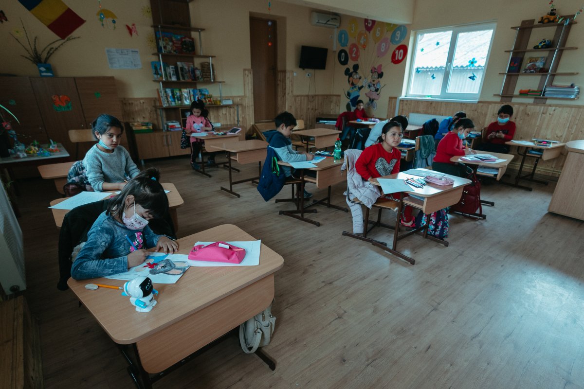 Tanulás a Rozmaring Nappali Központban •  Fotó: Marosvásárhelyi szociális igazgatóság