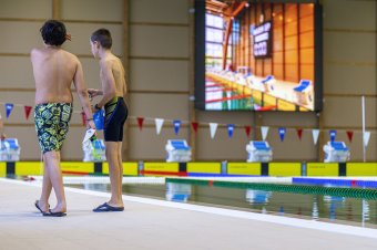 Adakozó kedvében a képviselő-testület: támogatás a sportoló gyermekeknek, csökkentett szemétdíj