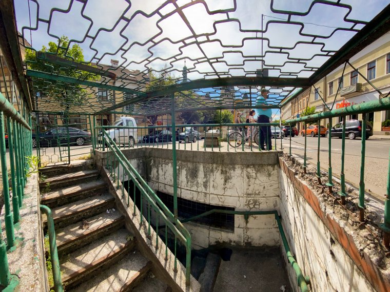 Áthidaló megoldásként mobilvécéket bérelnek Marosvásárhelyen