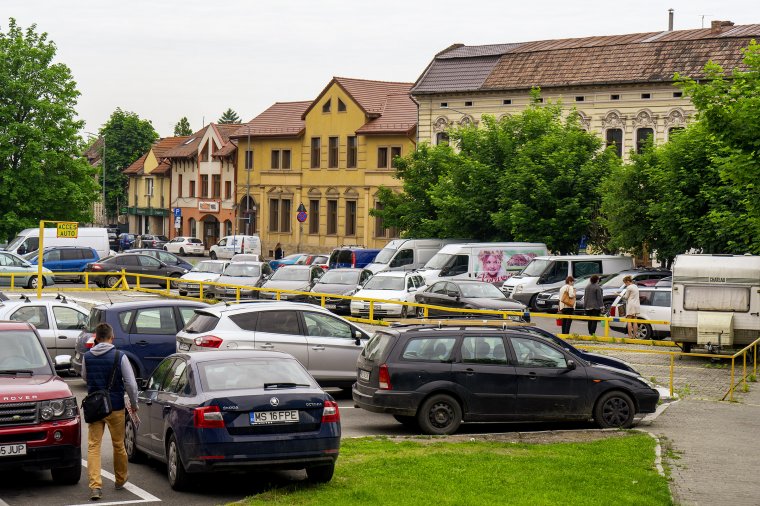 Emeletes parkolóházat építenének, ám telekvita nehezíti a tervezett beruházást