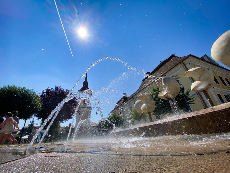 Hűsölni a hőségben: a gyerekek kedvencei a szökőkutak
