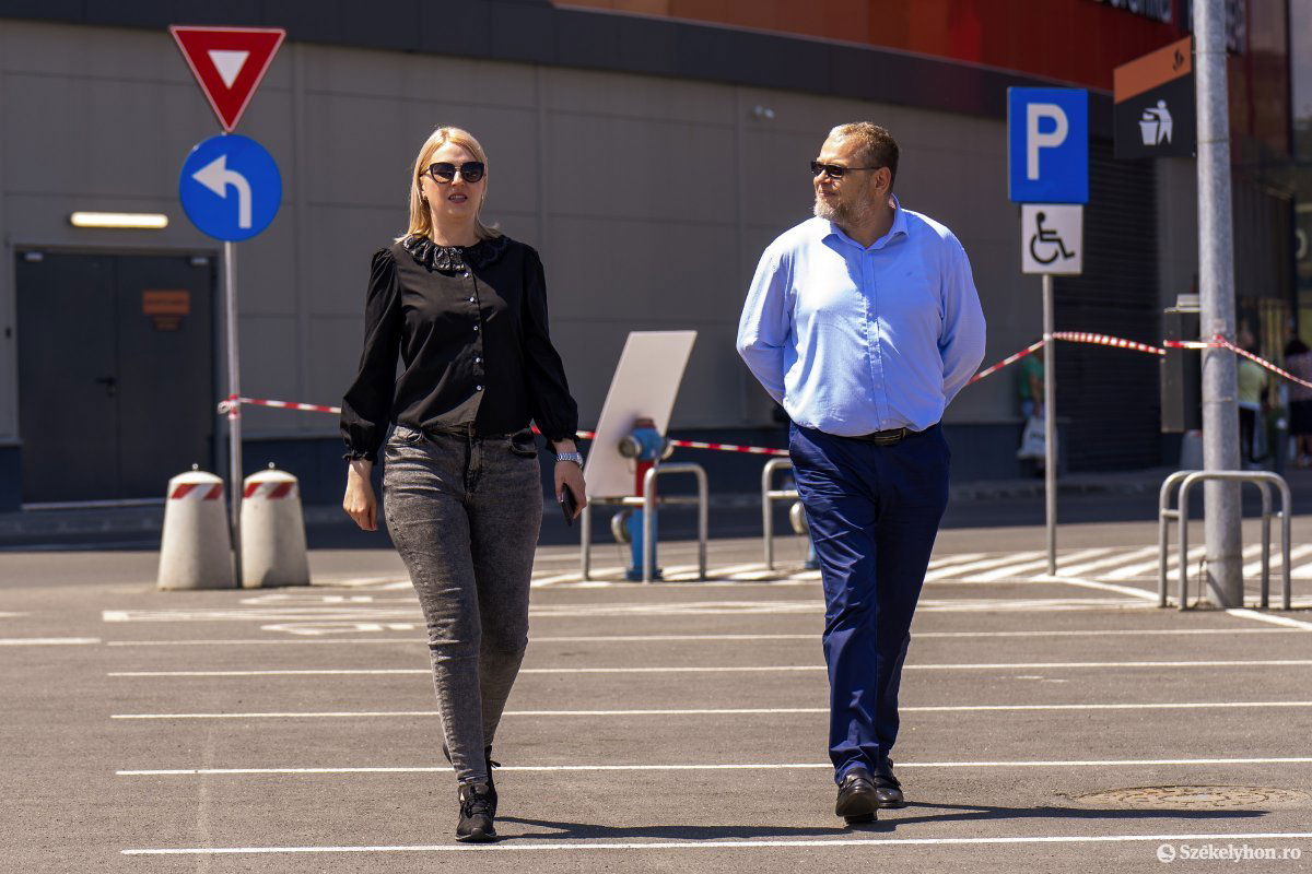 Mara Togănel prefektus és Ferencz Loránd, az egészségügyi igazgatóság aligazgatója •  Fotó: Haáz Vince