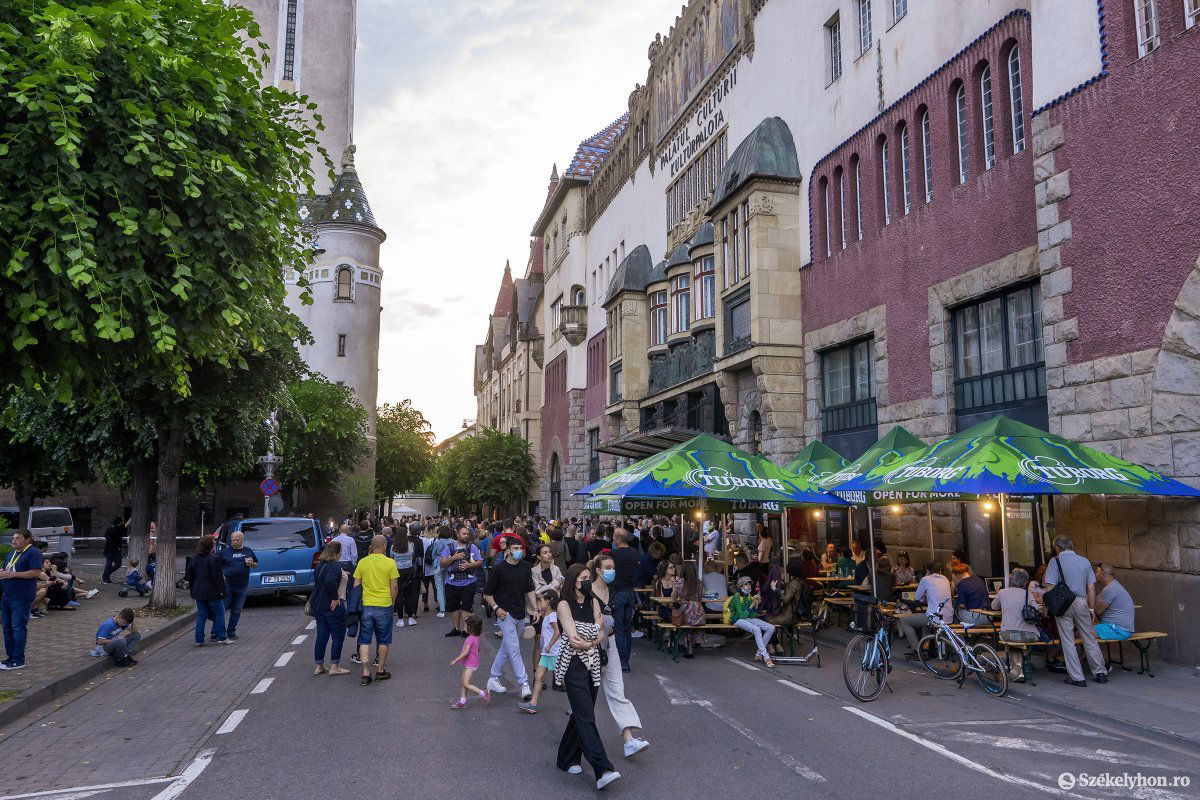 Az Enescu utca is volt már lezárva a Múzeumok éjszakája alatt •  Fotó: Haáz Vince