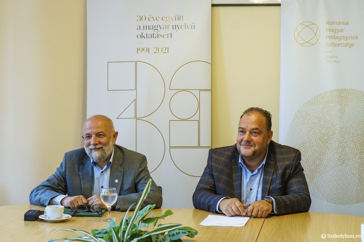 A szovátai Teleki Oktatási Központ idei nyári programjairól beszélt Burus Siklódi Botond és Biró Zsolt •  Fotó: Haáz Vince
