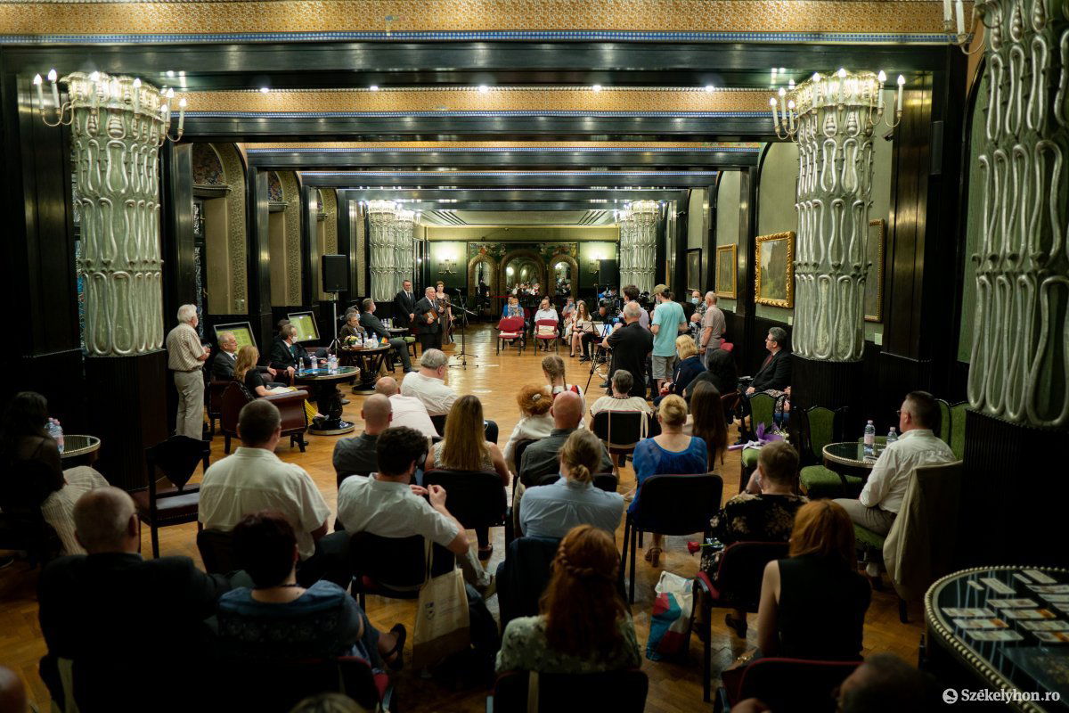 Díjátadó ünnepség a Tükörteremben &bullet;  Fotó: Rab Zoltán