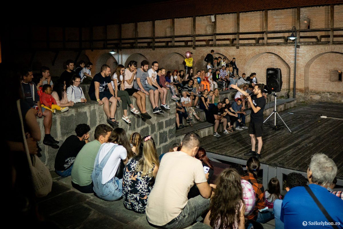 Esti előadás a várban &bullet;  Fotó: Rab Zoltán