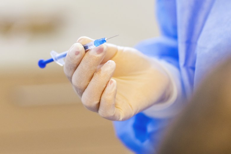 Ne várjuk tárt ajtókkal az influenzavírust – figyelmeztetnek a háziorvosok