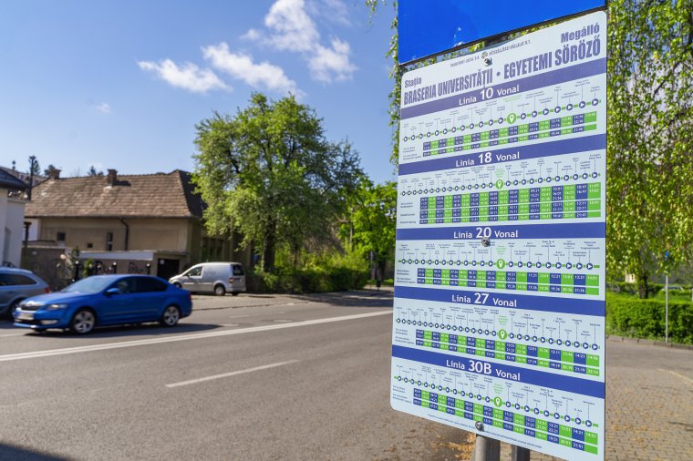 Csehókról elnevezett buszmegállók Marosvásárhelyen – a szocializmus emlékét „ápolják” a tömegközlekedés megállóhelyei