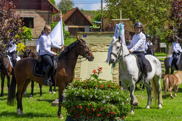 Lovas zarándokok indulnak Csíksomlyóra