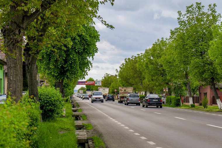 Hiába utasították el korábban az útszélesítést, a prefektus mégis erőlteti a tervet