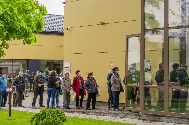 A helyhez kötött oltóközpontok közül 117 szünetelteti tevékenységét, 371 csökkentett órarenddel működik