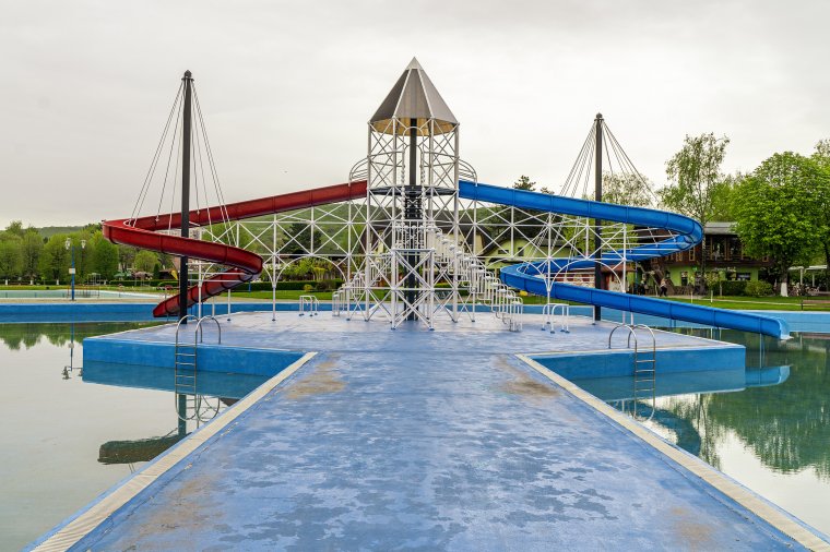 Kerítéssel akadályoznák meg a medencék kései használatát a marosvásárhelyi Víkendtelepen