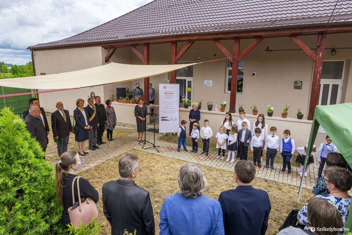 Ünnepi műsort adtak elő az óvodások •  Fotó: Haáz Vince