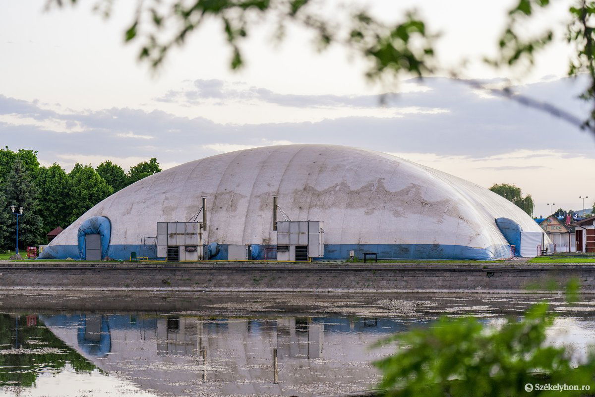 A hatalmas energiaárak miatt bezárják a sátortetős medencét •  Fotó: Haáz Vince