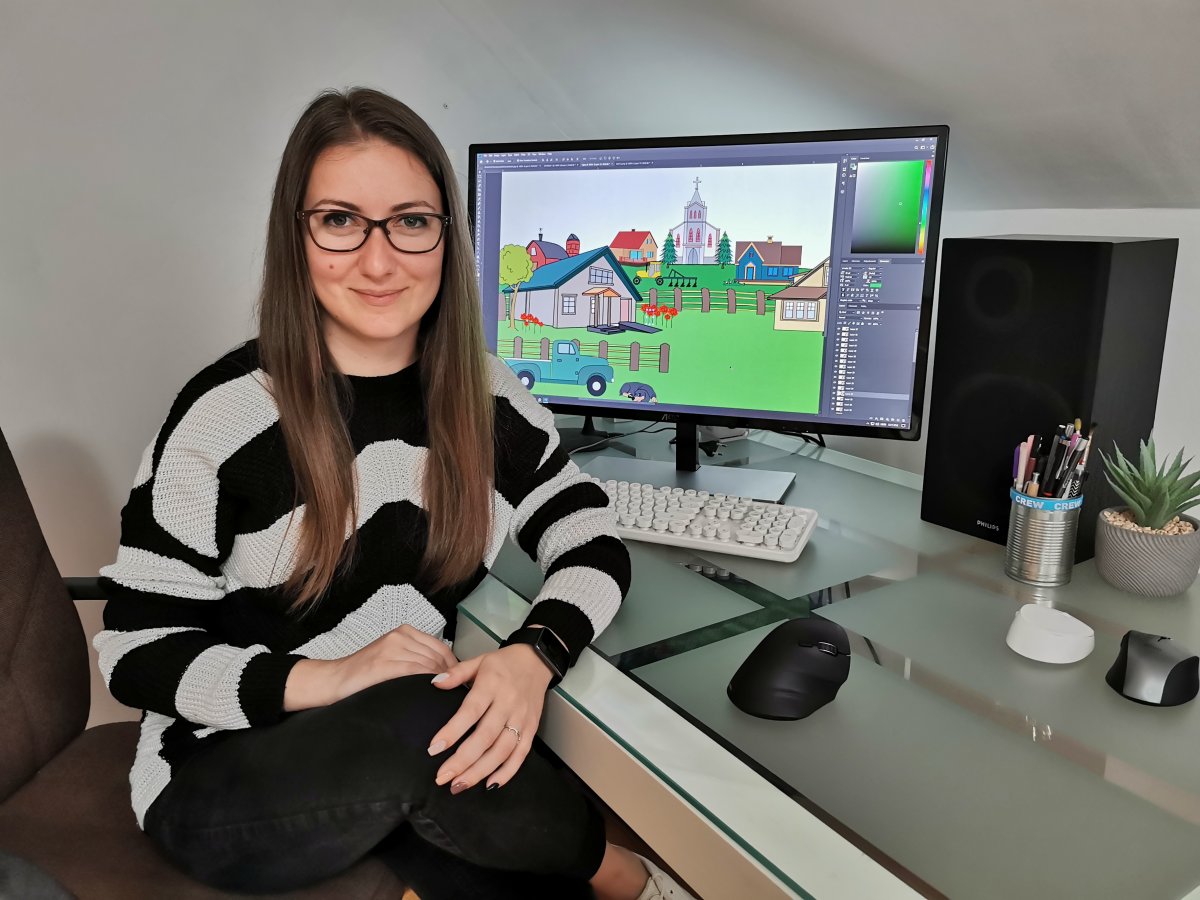 Nagy Enikő operatőr-vágó elsősöknek készít magyarázó animációs anyagokat, zenés, mesés videókat •  Fotó: Nagy Enikő saját archívuma
