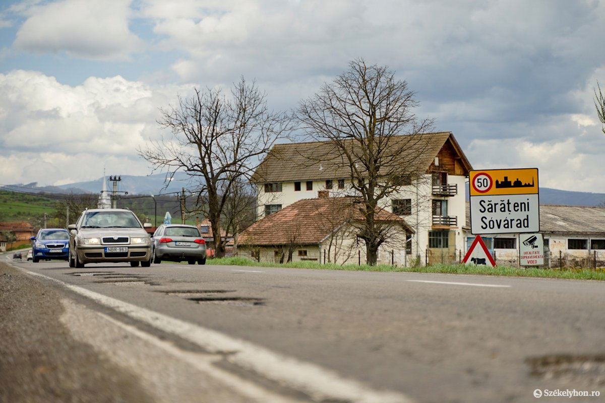 Remélhetően jüvő héten hozzálátnak a javítási munkálatokhoz a 13A jelzésű országút Maros megyei szakaszán is •  Fotó: Haáz Vince