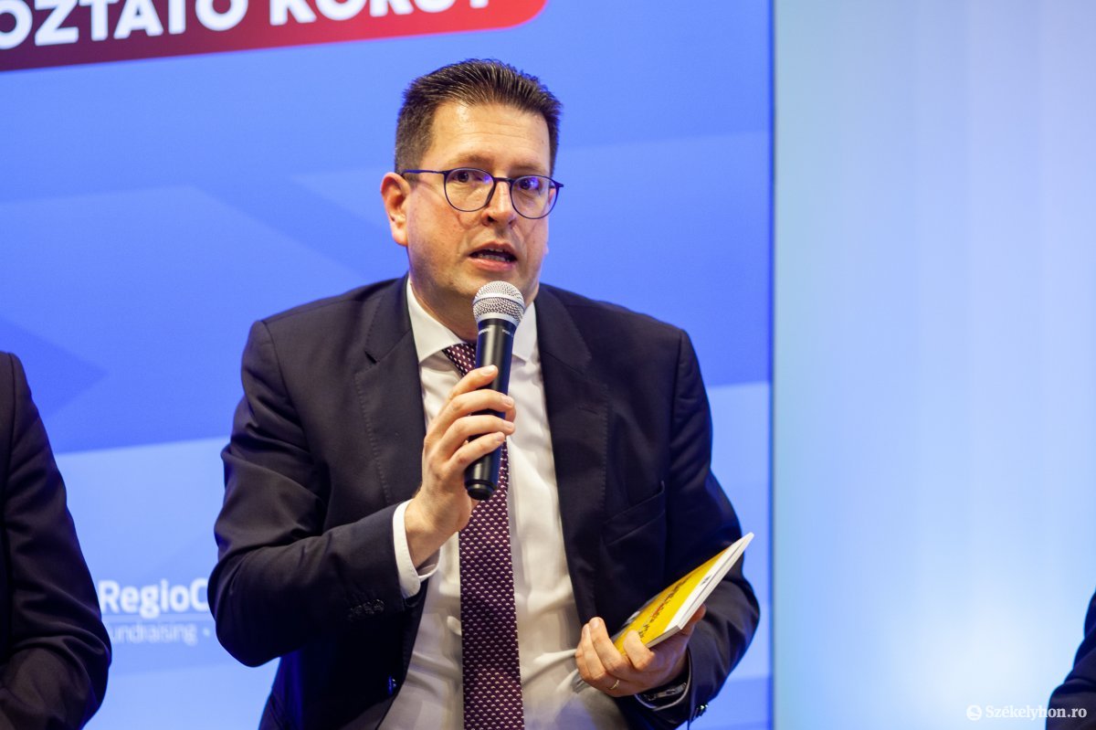 Vincze Loránt úgy döntött, addig tér vissza a kérdésre, amíg az Európai Bizottság „színt nem vall” a Benes-dekrétumok ügyében • Fotó: Rab Zoltán