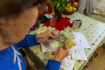 Kormányígéret: nem csak most kézbesítik idő előtt a nyugdíjakat, de szeptembertől az újraszámolt illetményekre is lesz pénz