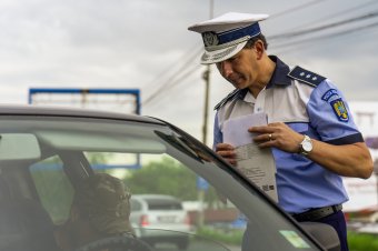 Hazudott a személyazonosságáról, érvényes jogosítványa sem volt