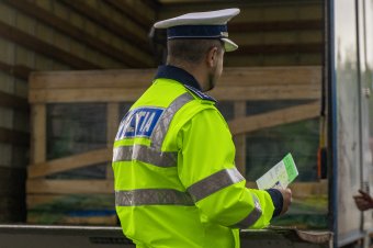 Felfüggesztett jogosítványt mutatott fel, bűnügyi eljárás indult ellene