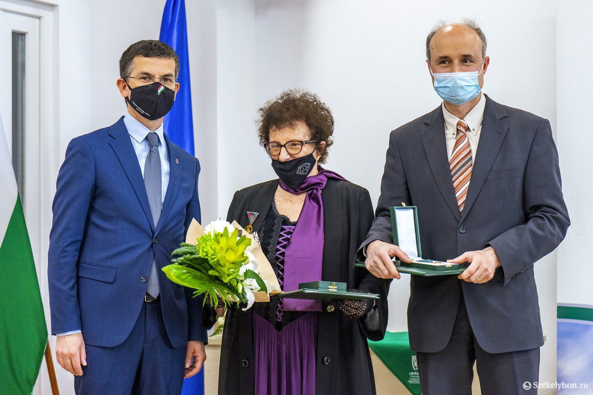 Tóth László főkonzul, Buksa Éva Mária és Kelemen András •  Fotó: Haáz Vince