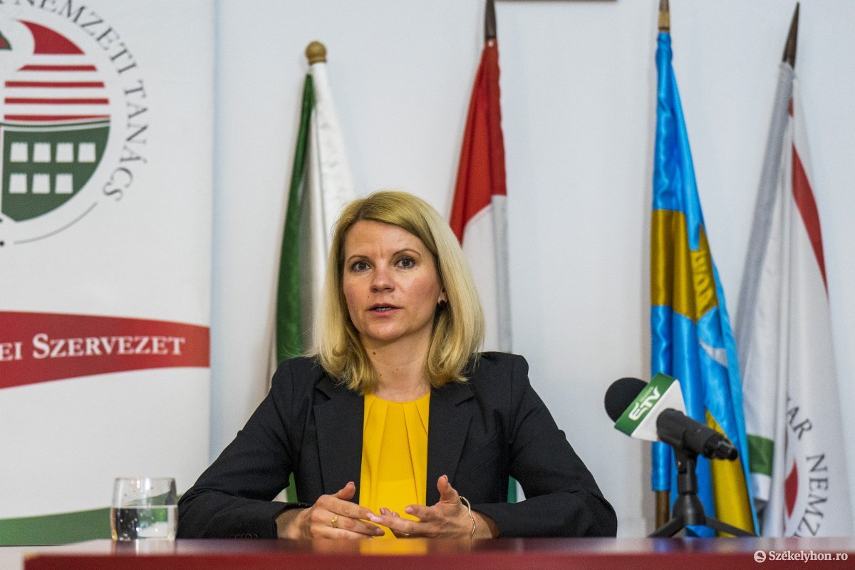 Sándor Krisztina szerint általában konstruktív hozzáállást tapasztalnak a megkeresett üzletláncok, multik esetében •  Fotó: Haáz Vince