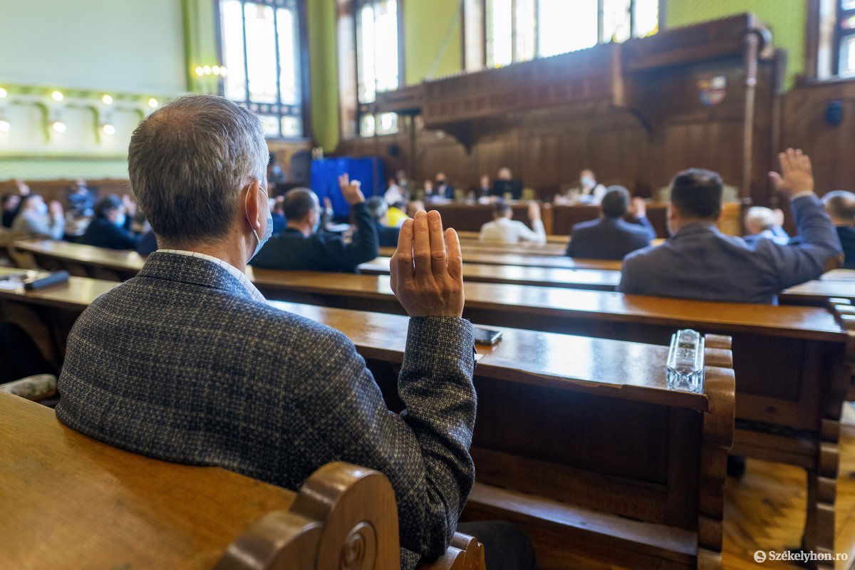 Pénzügyi beszámolókról, működési költségvetésről döntöttek a képviselők a csütörtöki testületi ülésen &bullet;  Fotó: Haáz Vince