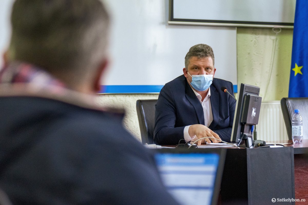 Soós Zoltán polgármester megköszönte a költségvetés érdekében kifejtett közös munkát •  Fotó: Haáz Vince