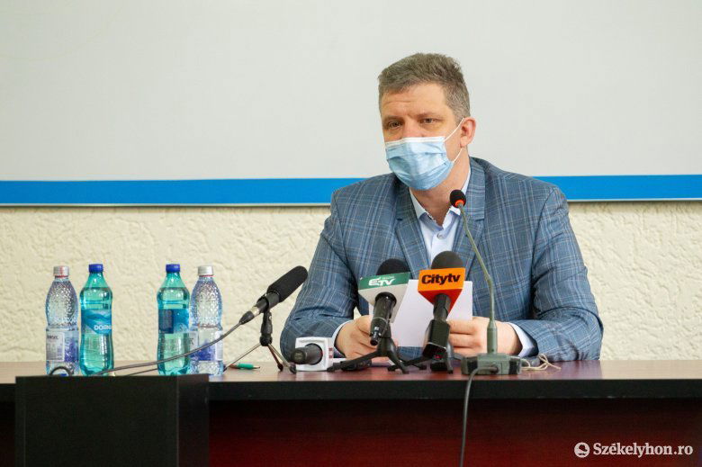Soós Zoltán polgármester sajtóértekezlete. A régi városvezetés hagyatékaként egyre több csontváz esik ki a szekrényből •  Fotó: Rab Zoltán