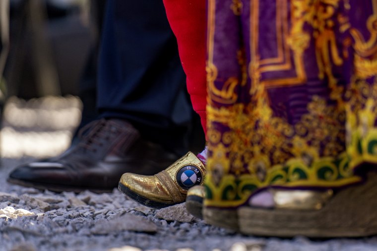 Ciucă üzenete a romák emléknapján: hagyjunk fel előítéleteinkkel, tartsuk tiszteletben ezt a közösséget