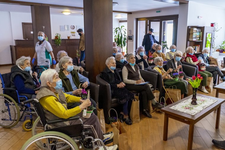 Idősotthonok: minden intézmény maga dönt a látogathatóságról