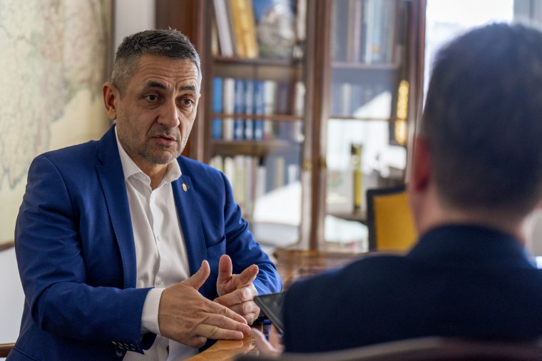 Összefogással a túlerővel szemben – Potápi Árpád nemzetpolitikai államtitkár a nemzeti ünnepről, az új programokról