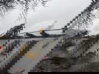 Megpróbálta eloltani a lakásában keletkezett tüzet, égési sérüléseket szenvedett