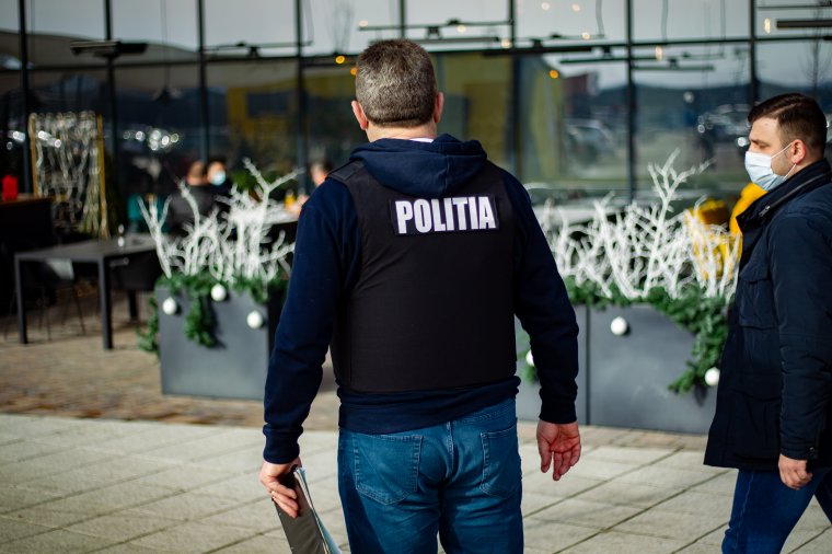 Tíz házkutatás adócsalás miatt