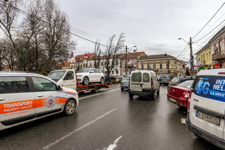 Föld alá kerülnek az oszlopokra rögzített vezetékek