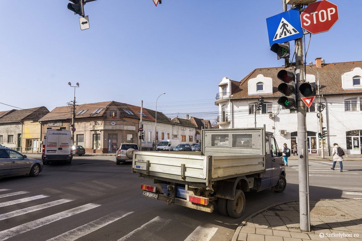Megfigyelés alatt tartanák a zsúfolt útkereszteződéseket • Fotó: Haáz Vince