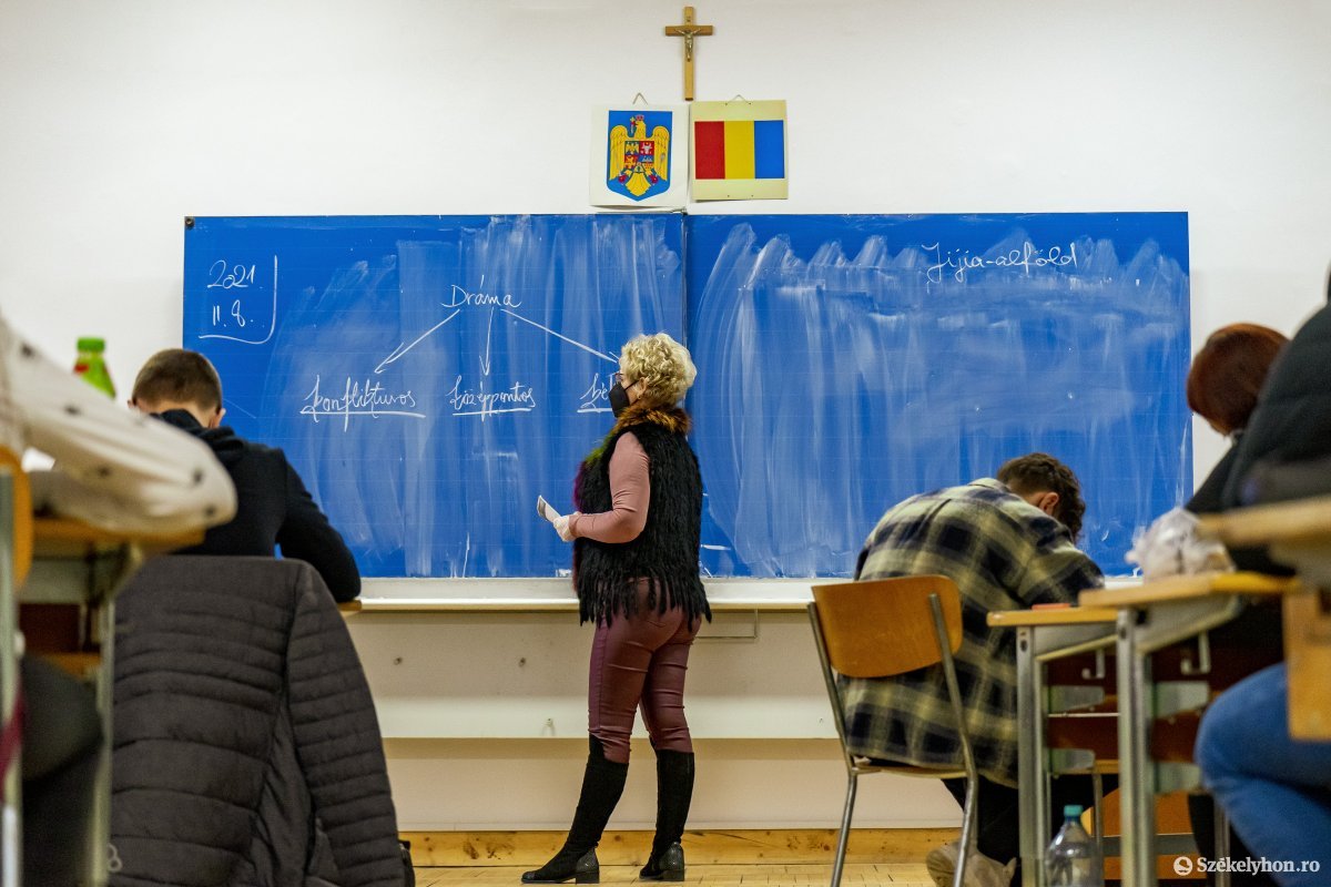 Azok körében, akik közvetlen kapcsolatba lépnek a diákokkal, 43 százalékos a beoltottak aránya •  Fotó: Haáz Vince